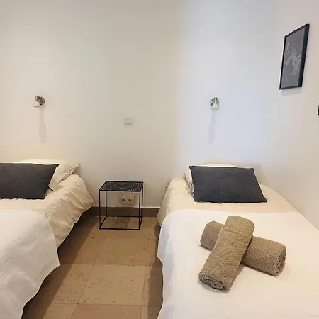One Bedroom With A Sea View Right By The Croisette Beaches And The Center Of Cannes. - 2287 דירה