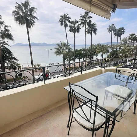 One Bedroom With A Sea View Right By The Croisette Beaches And The Center Of Cannes. - 2287 דירה *