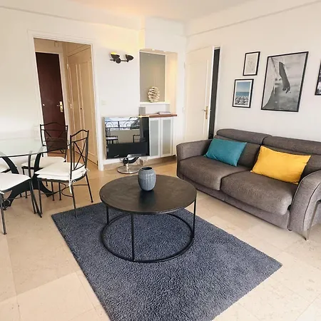 דירה One Bedroom With A Sea View Right By The Croisette Beaches And The Center Of Cannes. - 2287
