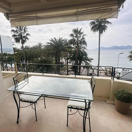 One Bedroom With A Sea View Right By The Croisette Beaches And The Center Of Cannes. - 2287
